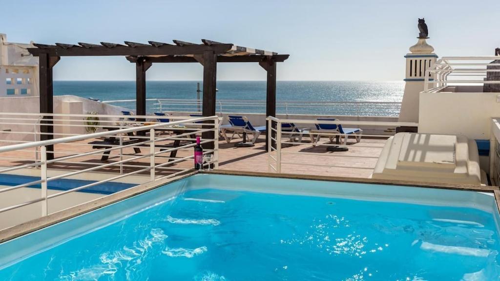 Refurbished Beachfront House, Pool, Ac, Wifi, Albufeira, Sea View المظهر الخارجي الصورة