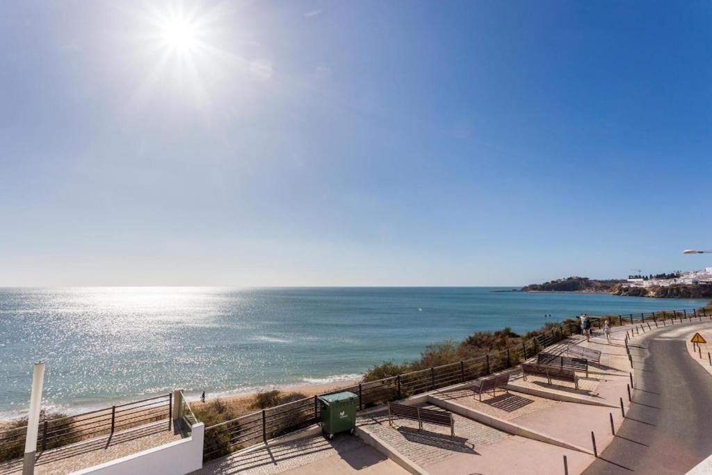 Refurbished Beachfront House, Pool, Ac, Wifi, Albufeira, Sea View المظهر الخارجي الصورة
