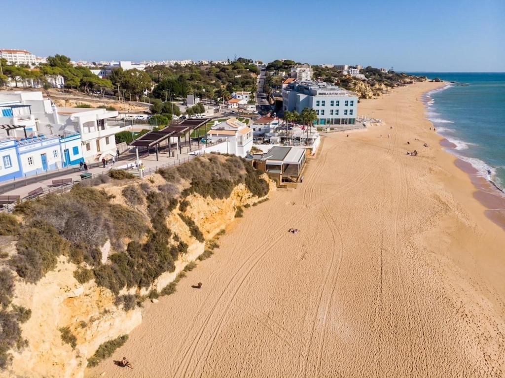 Refurbished Beachfront House, Pool, Ac, Wifi, Albufeira, Sea View المظهر الخارجي الصورة